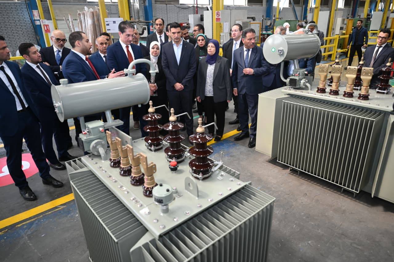 وزير الصناعة يتفقد مصنعين للصناعات الهندسية والغذائية بمدينة العاشر من رمضان