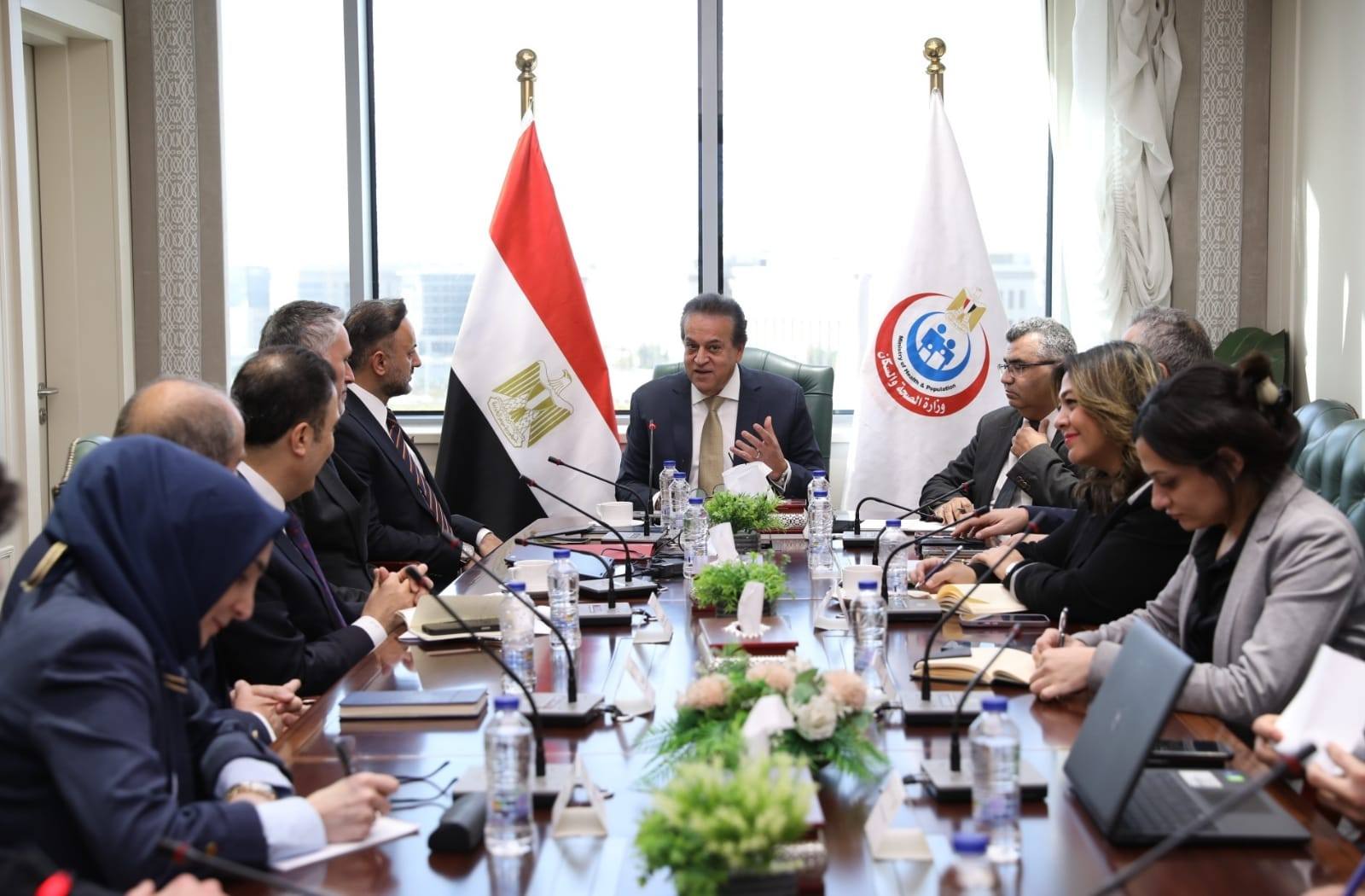 وزير الصحة يلتقي وفد من شركة YDA التركية