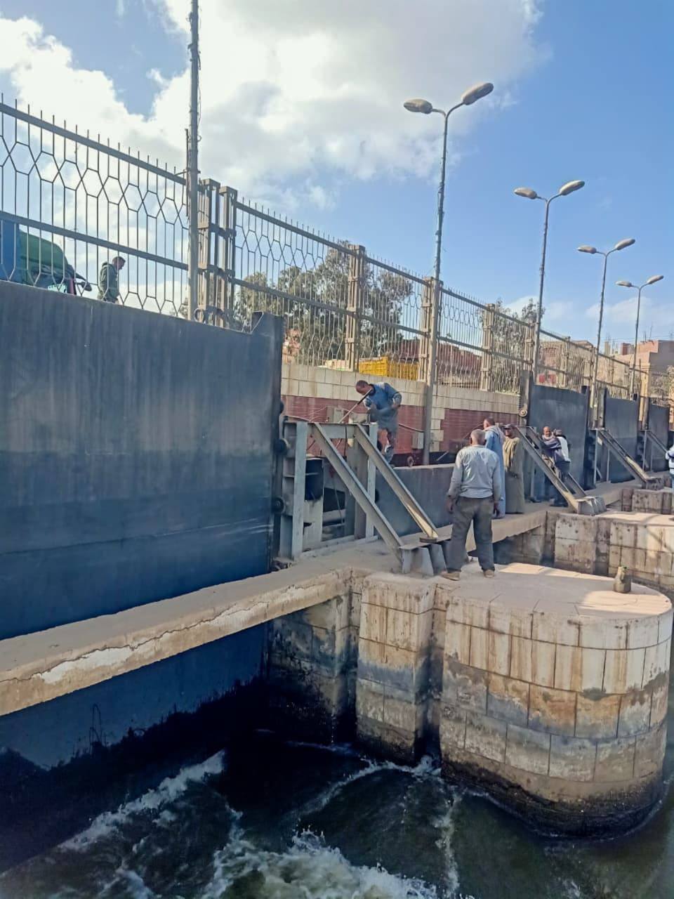 وزير الري يتابع التعامل مع زيادة الطلب على المياه