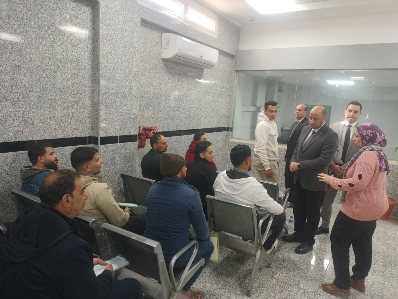 وزير العمل يتفقد وحدة خدمات العمالة المصرية بالخارج