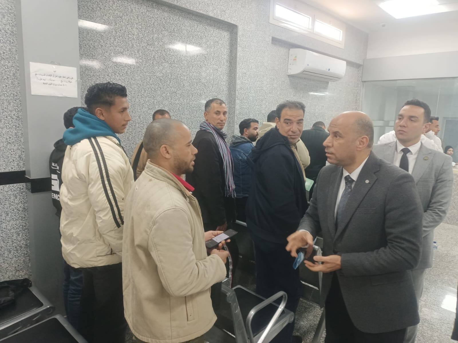 وزير العمل يتفقد وحدة خدمات العمالة المصرية بالخارج