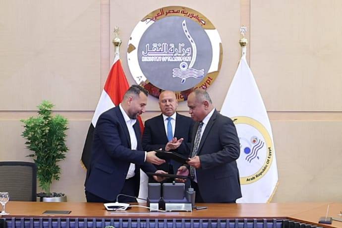 وزير النقل يشهد توقيع بروتوكول تعاون بين سوبر جيت وبوسطة 
