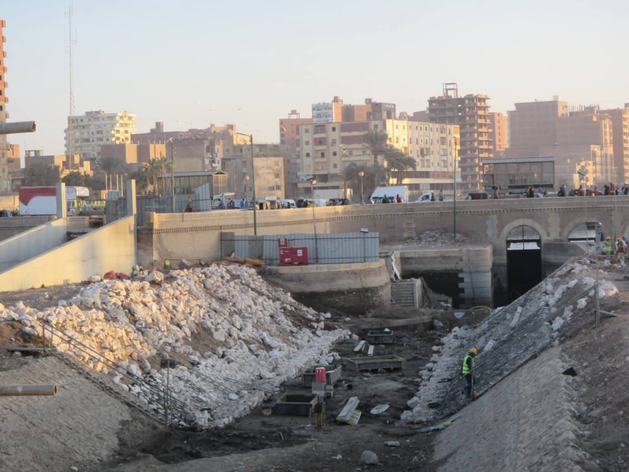 الدكتور سويلم يتابع موقف الترتيبات النهائية لتشغيل مجموعة قناطر ديروط الجديدة