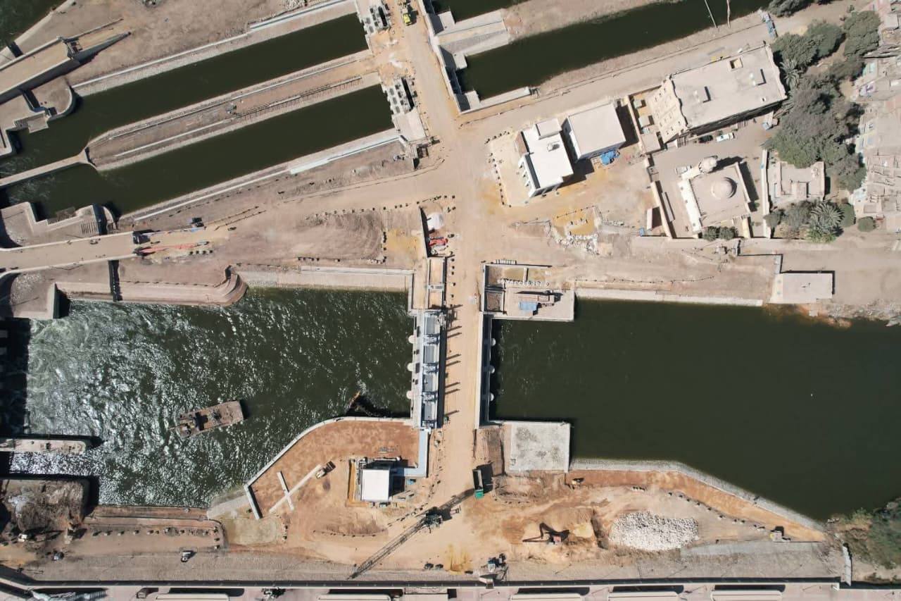 الدكتور سويلم يتابع موقف الترتيبات النهائية لتشغيل مجموعة قناطر ديروط الجديدة