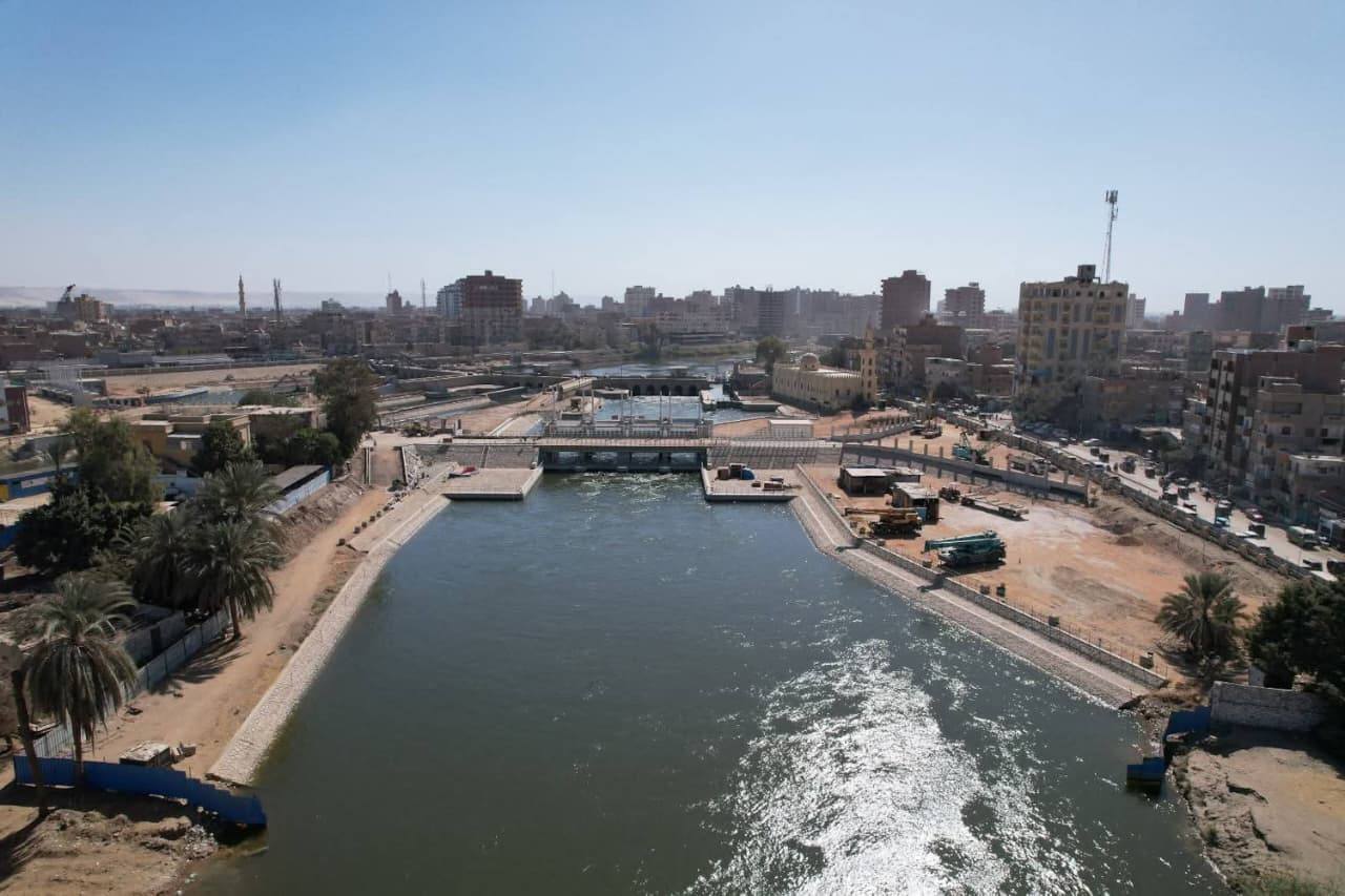 الدكتور سويلم يتابع موقف الترتيبات النهائية لتشغيل مجموعة قناطر ديروط الجديدة