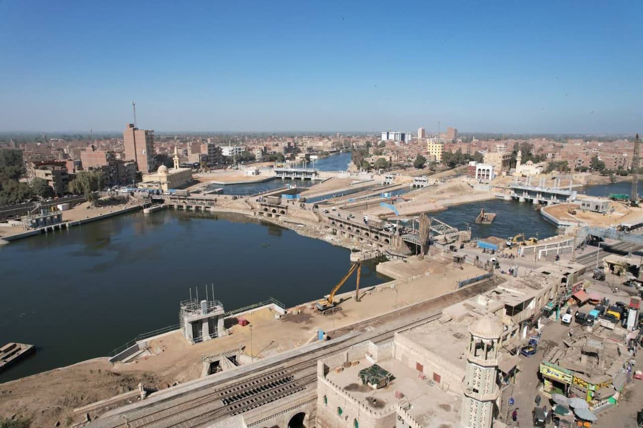 الدكتور سويلم يتابع موقف الترتيبات النهائية لتشغيل مجموعة قناطر ديروط الجديدة