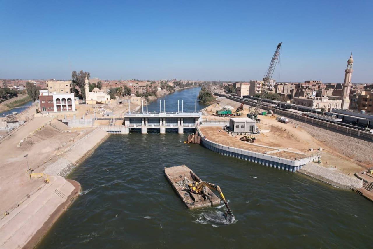 الدكتور سويلم يتابع موقف الترتيبات النهائية لتشغيل مجموعة قناطر ديروط الجديدة