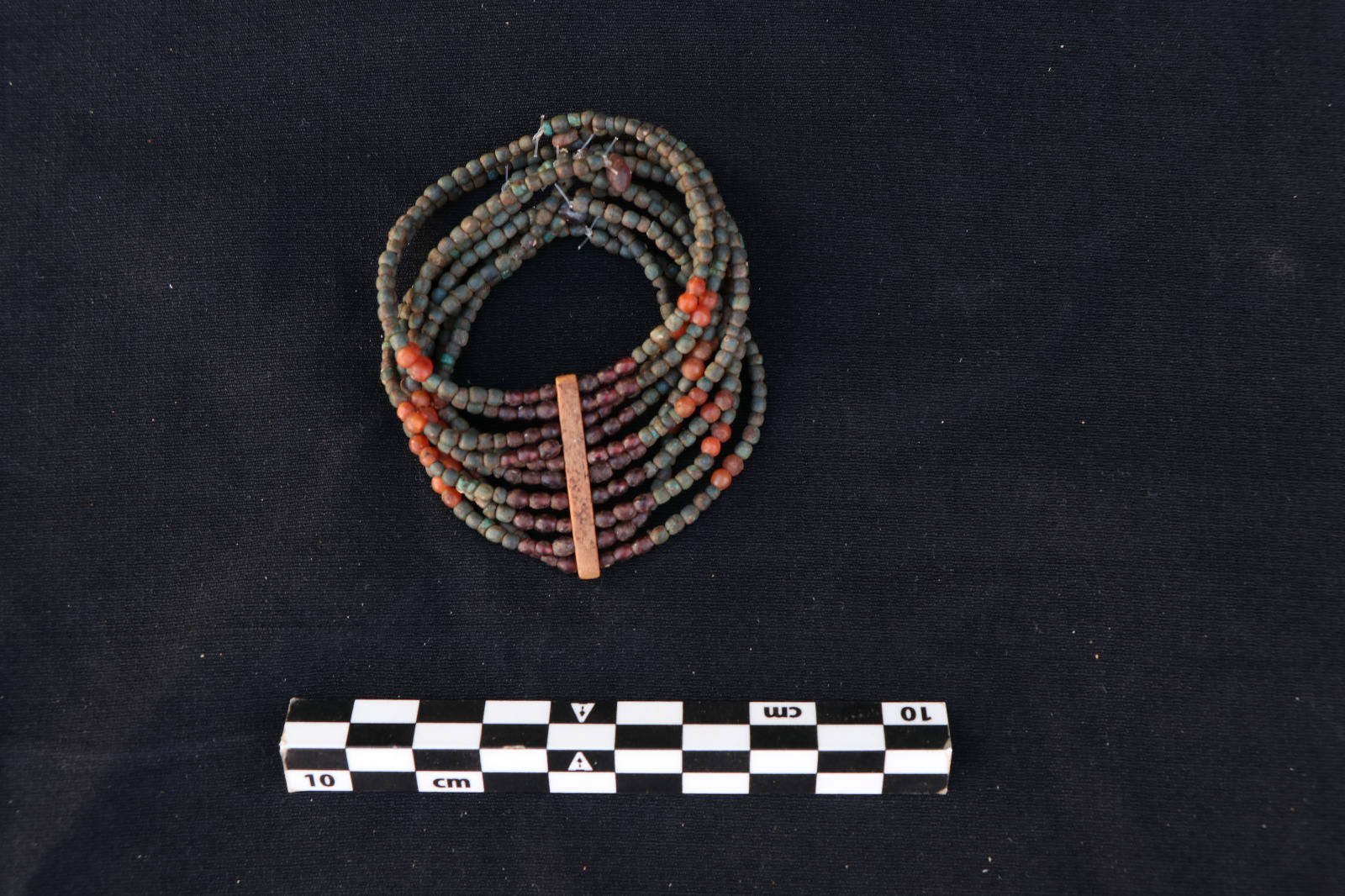 الكشف عن مجموعة من المقابر الصخرية بقبة الهواء بأسوان