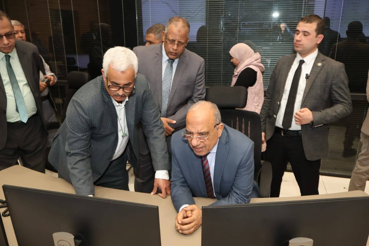 وزير الكهرباء يتفقد المركز القومي للتحكم في الطاقة