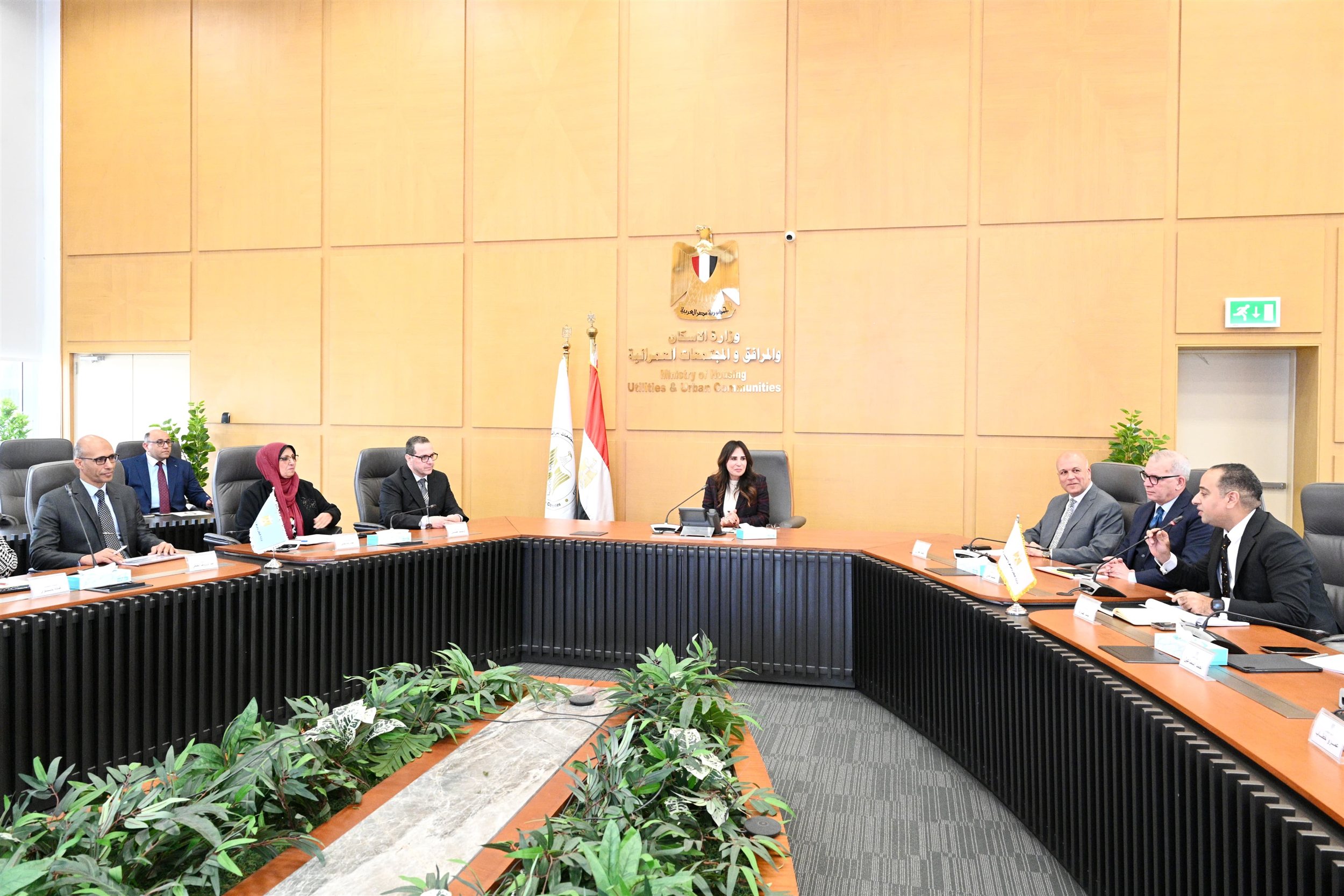 وزيرة الإسكان تتابع ملفات تقنين الأوضاع بالأراضي بالمدن الجديدة