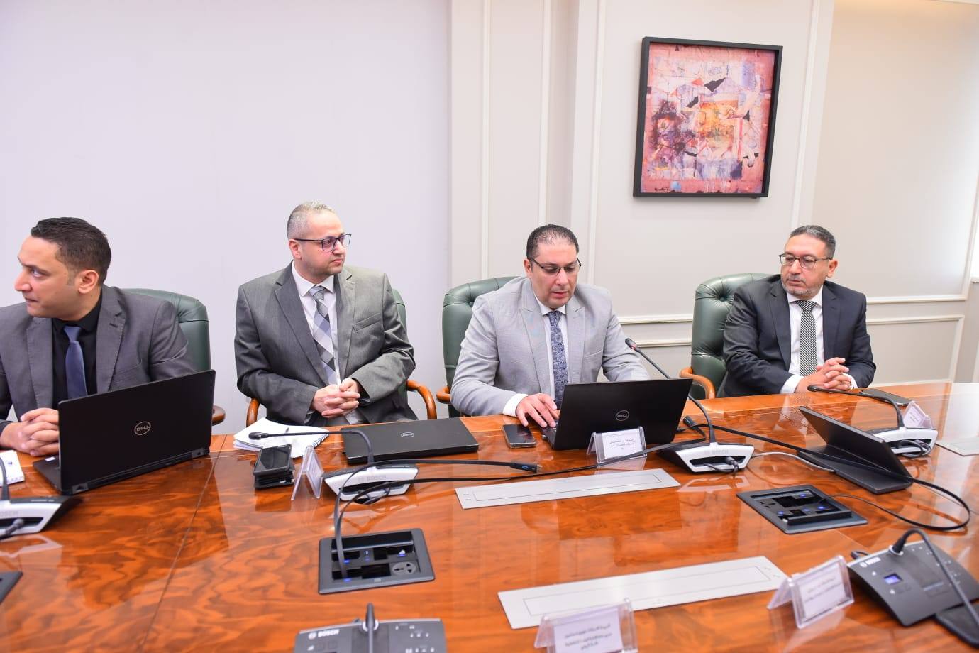 وزير العمل مع وفد من شركة الأنظمة الذكية المؤمنة للبرمجيات