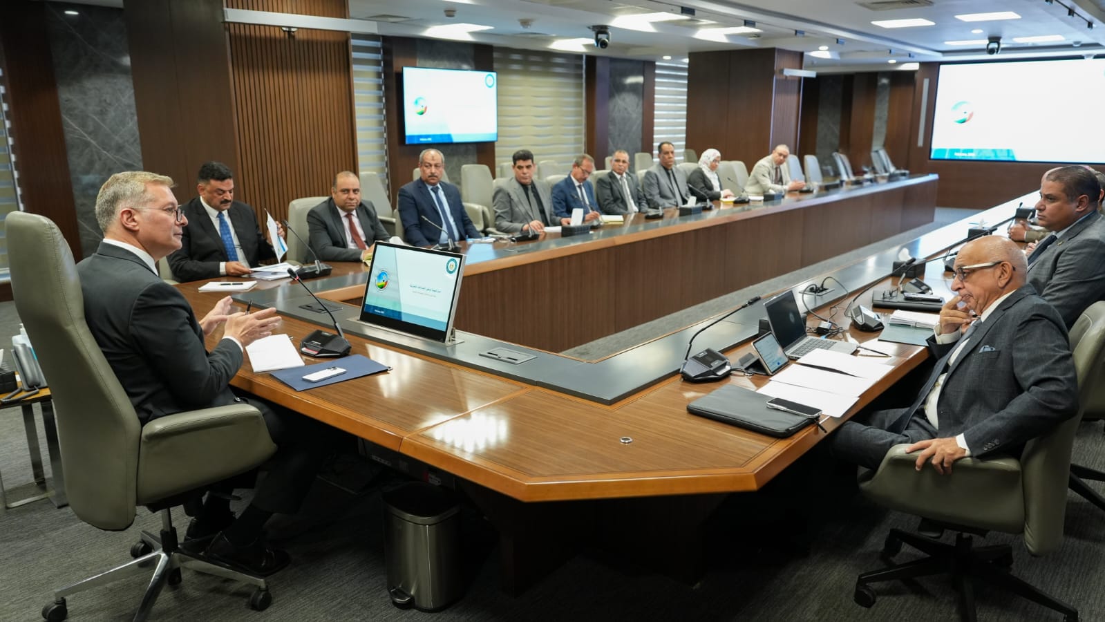 وزير البترول يعقد اجتماع مع مجلس إدارة هيئة الثروة المعدنية