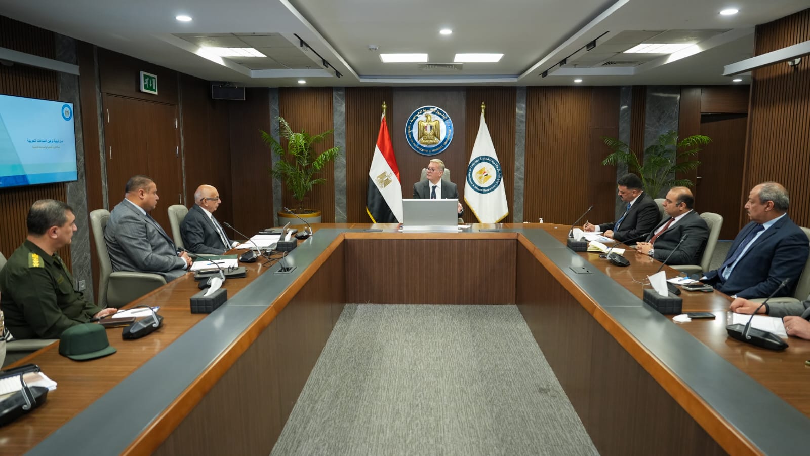 وزير البترول يعقد اجتماع مع مجلس إدارة هيئة الثروة المعدنية