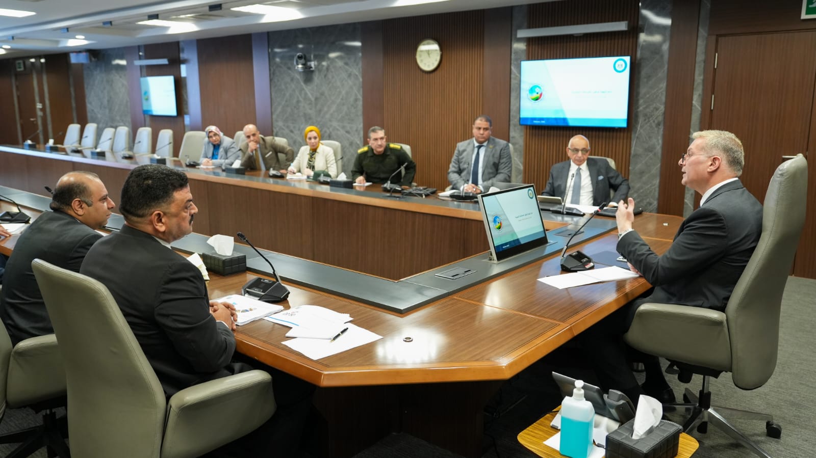 وزير البترول يعقد اجتماع مع مجلس إدارة هيئة الثروة المعدنية