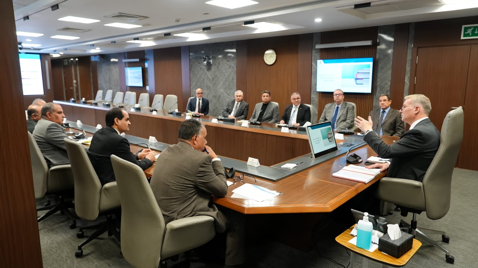 وزير البترول يجتمع مع ممثلي شركات التكنولوجيا والخدمات العالمية العاملة في مصر