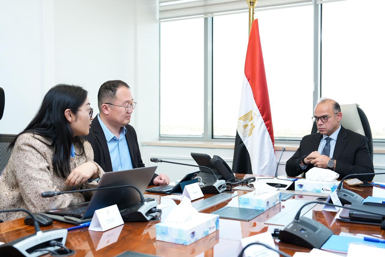 وزير الاستثمار يلتقي مسؤولي مجموعة هيميلي الصينية
