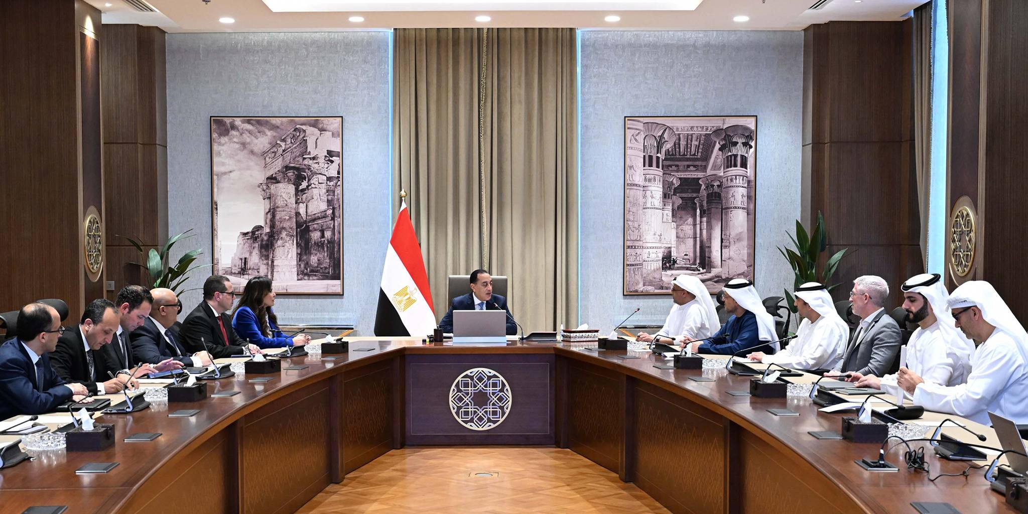 رئيس الوزراء يتابع مُستجدات تنفيذ مشروع رأس الحكمة