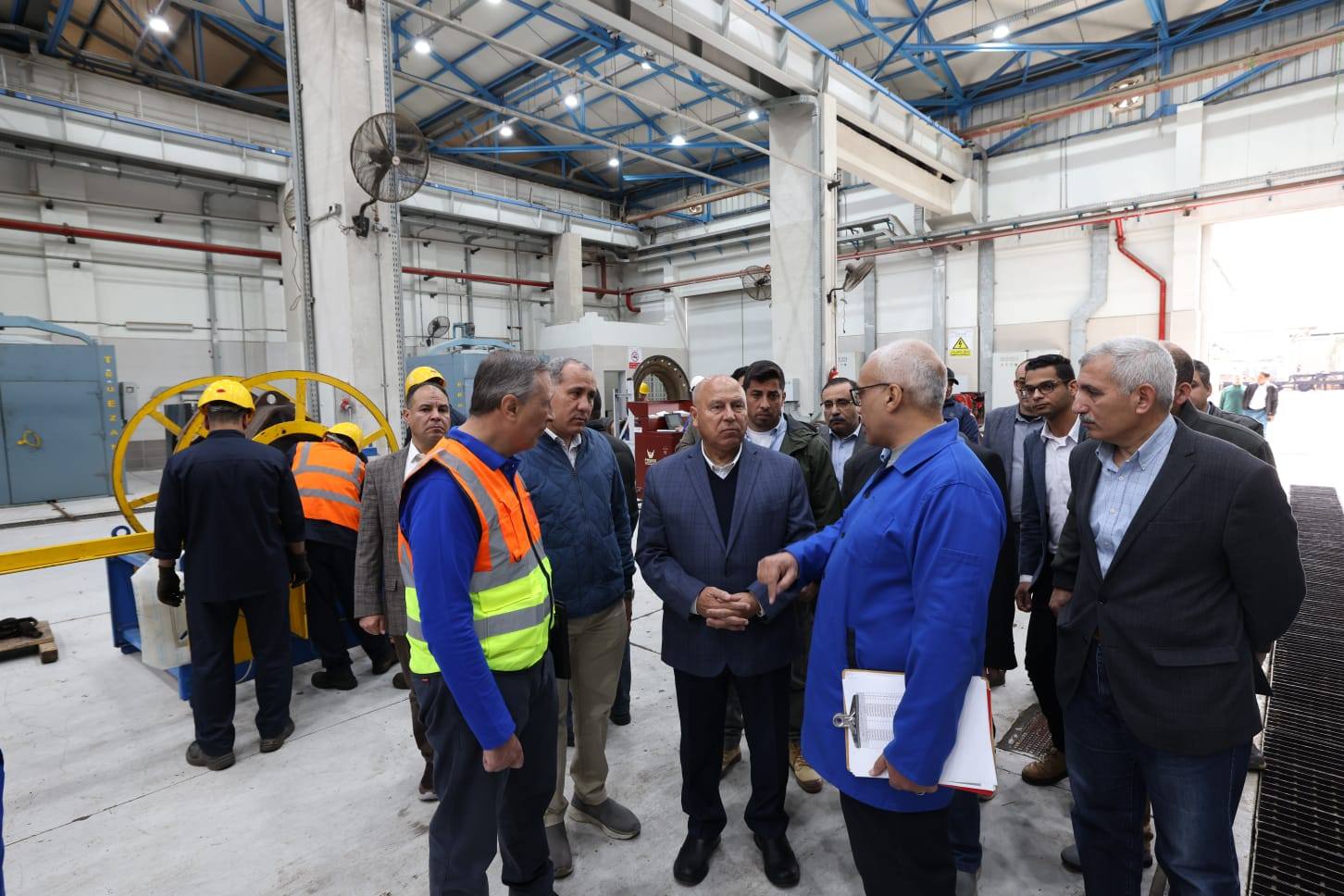 وزير النقل يتفقد ورش إيرماس المتخصصة في عمرة وصيانة جرارات السكك الحديدية