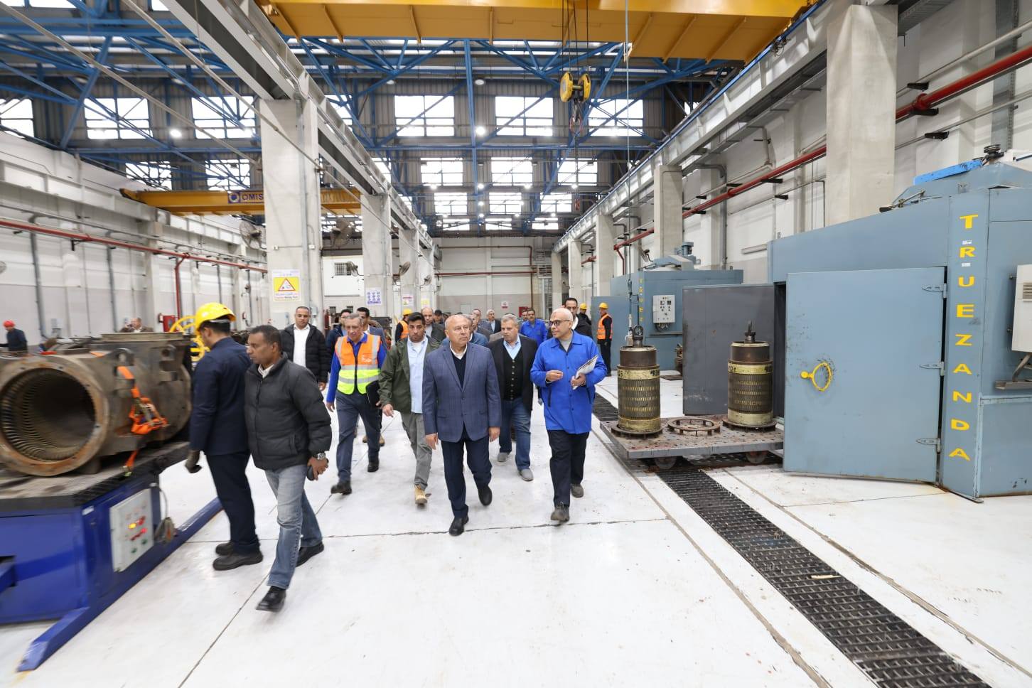 وزير النقل يتفقد ورش إيرماس المتخصصة في عمرة وصيانة جرارات السكك الحديدية