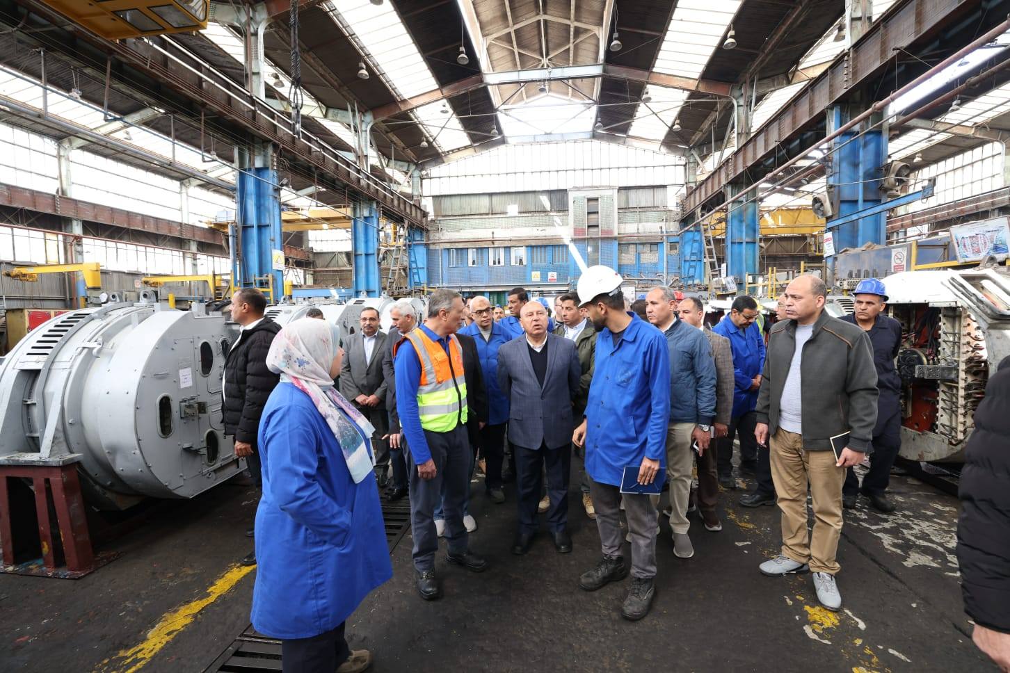 وزير النقل يتفقد ورش إيرماس المتخصصة في عمرة وصيانة جرارات السكك الحديدية