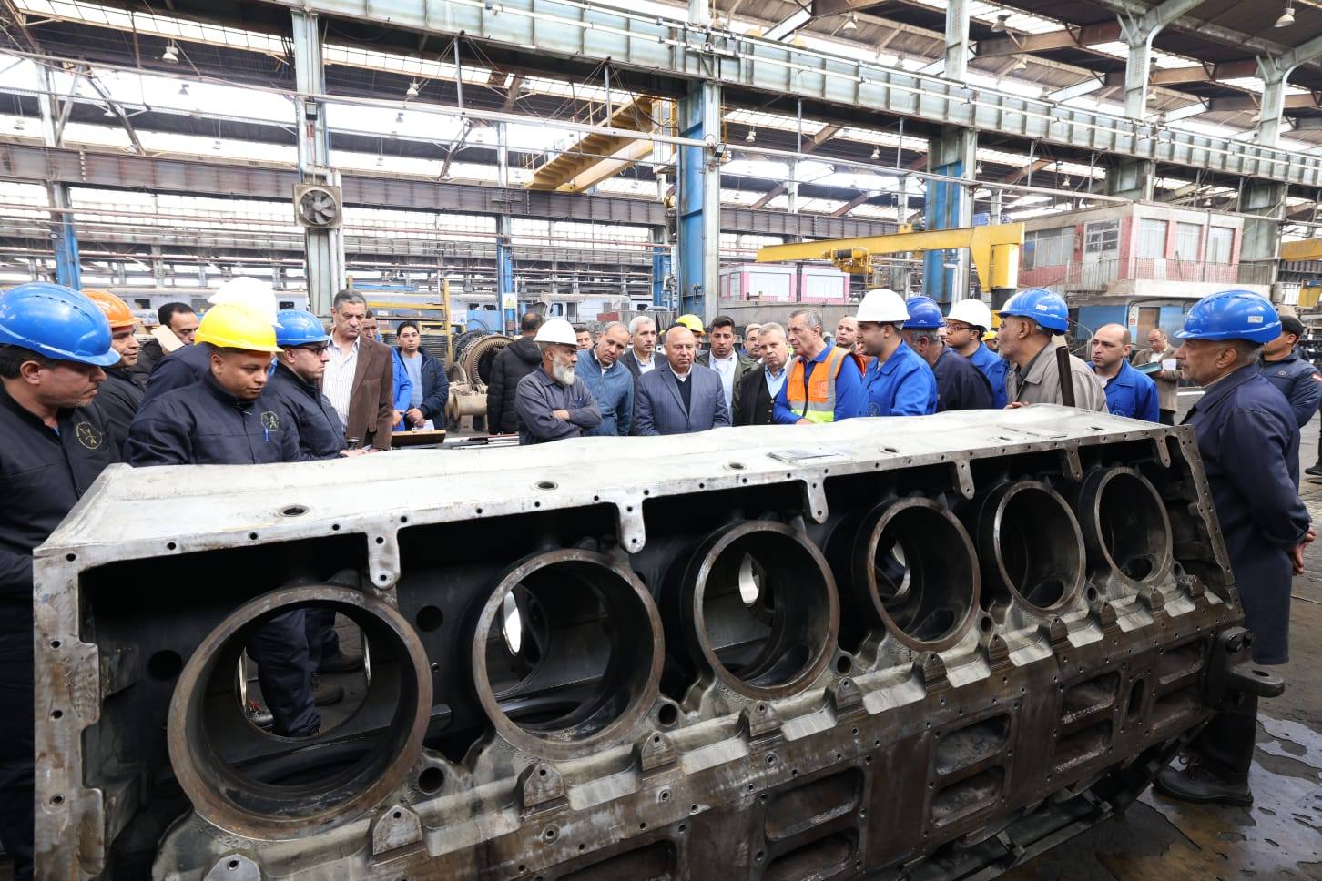 وزير النقل يتفقد ورش إيرماس المتخصصة في عمرة وصيانة جرارات السكك الحديدية