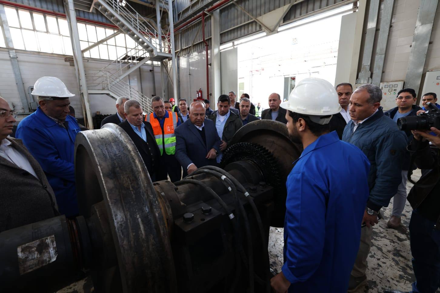 وزير النقل يتفقد ورش إيرماس المتخصصة في عمرة وصيانة جرارات السكك الحديدية