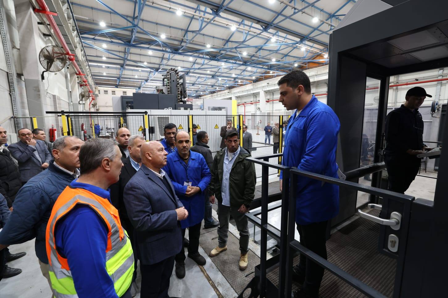 وزير النقل يتفقد ورش إيرماس المتخصصة في عمرة وصيانة جرارات السكك الحديدية