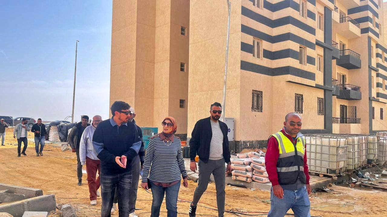 وزيرة الإسكان تتابع مستجدات مشروعات مدينة السويس الجديدة