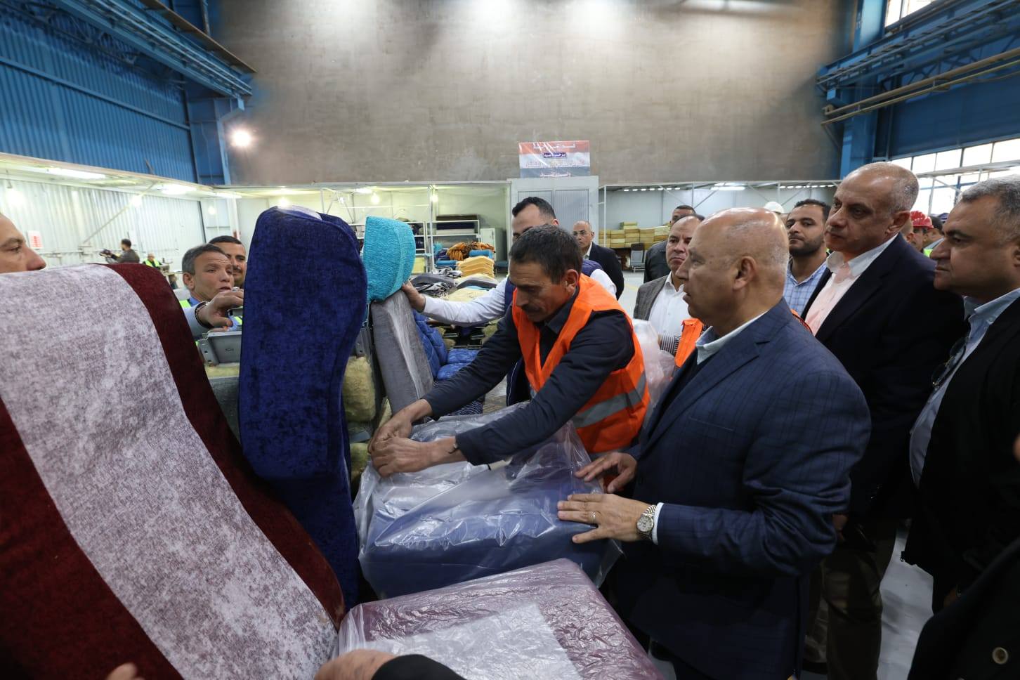 وزير النقل يتفقد ورش كوم أبو راضي وشركة كولواي مصر
