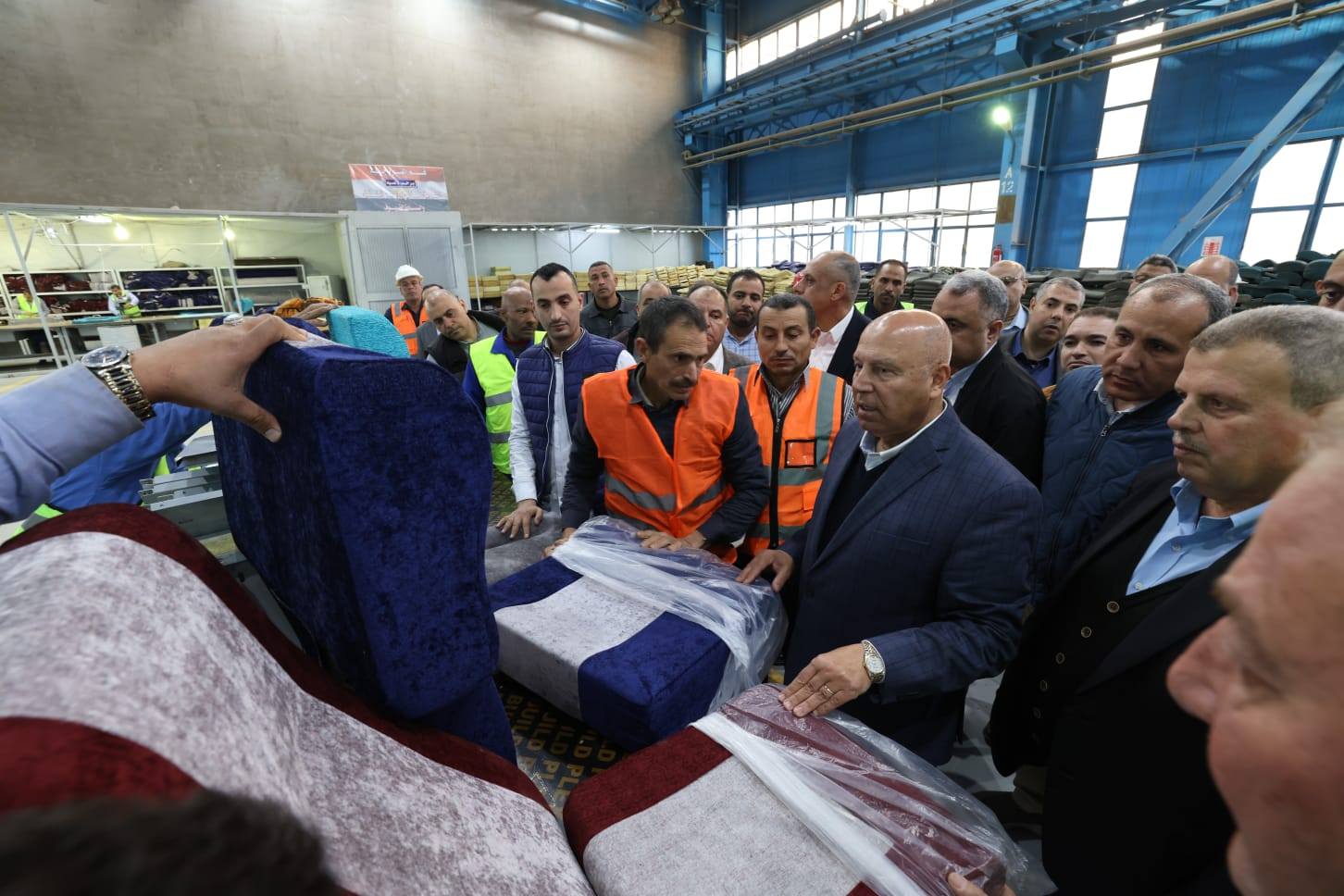 وزير النقل يتفقد ورش كوم أبو راضي وشركة كولواي مصر