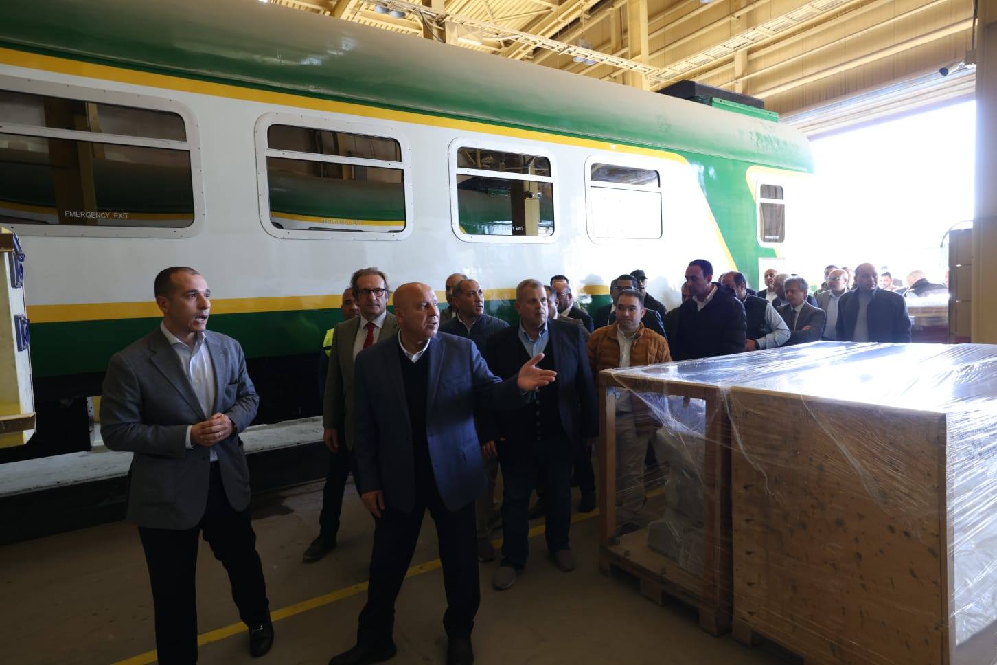 وزير النقل يتفقد ورش كوم أبو راضي وشركة كولواي مصر