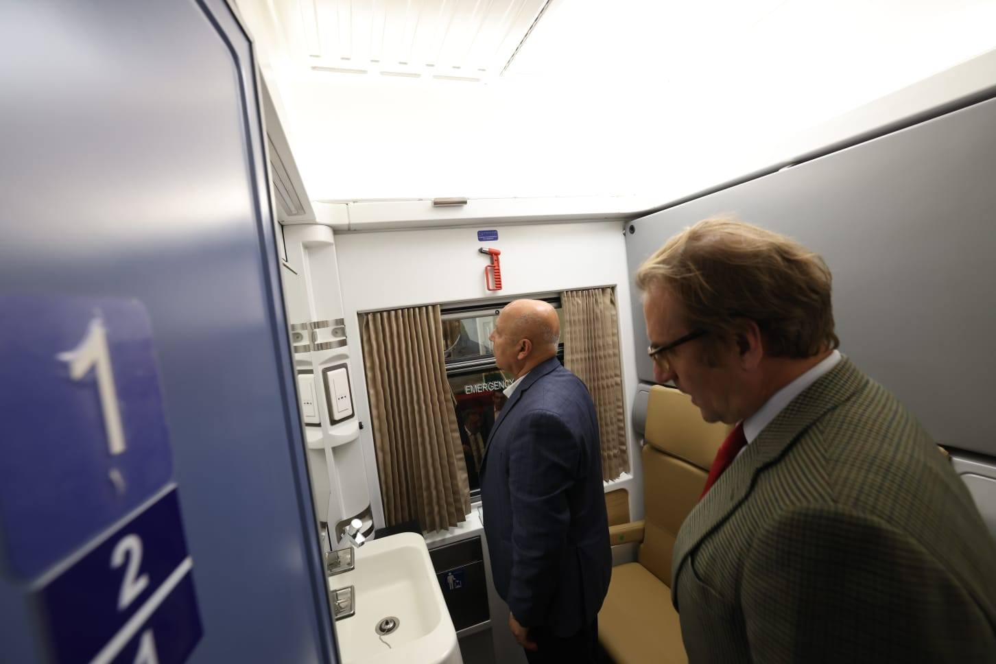 وزير النقل يتفقد ورش كوم أبو راضي وشركة كولواي مصر