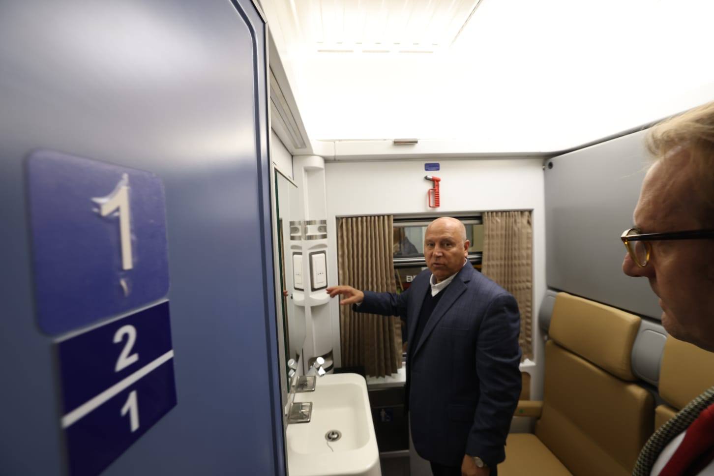 وزير النقل يتفقد ورش كوم أبو راضي وشركة كولواي مصر