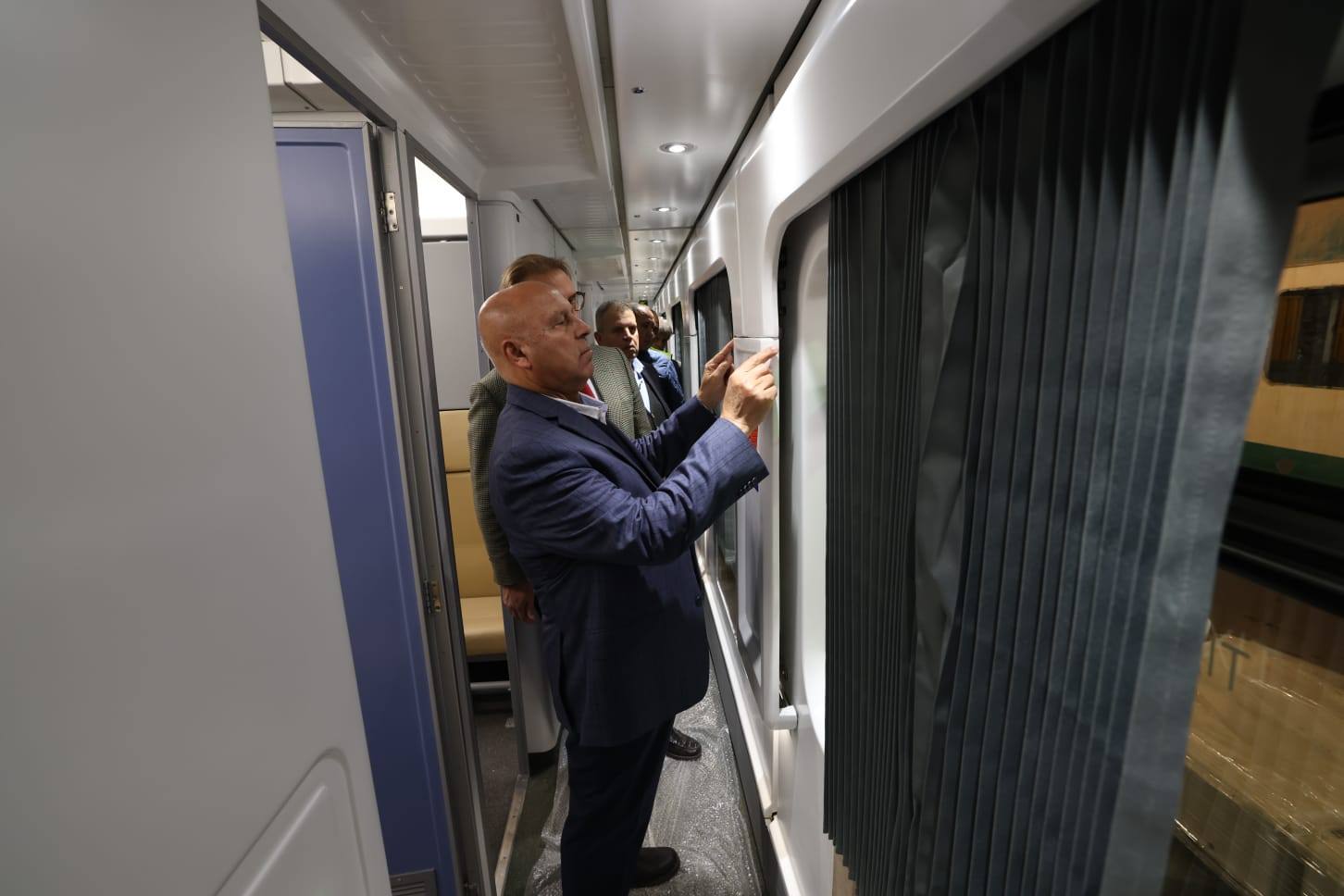 وزير النقل يتفقد ورش كوم أبو راضي وشركة كولواي مصر