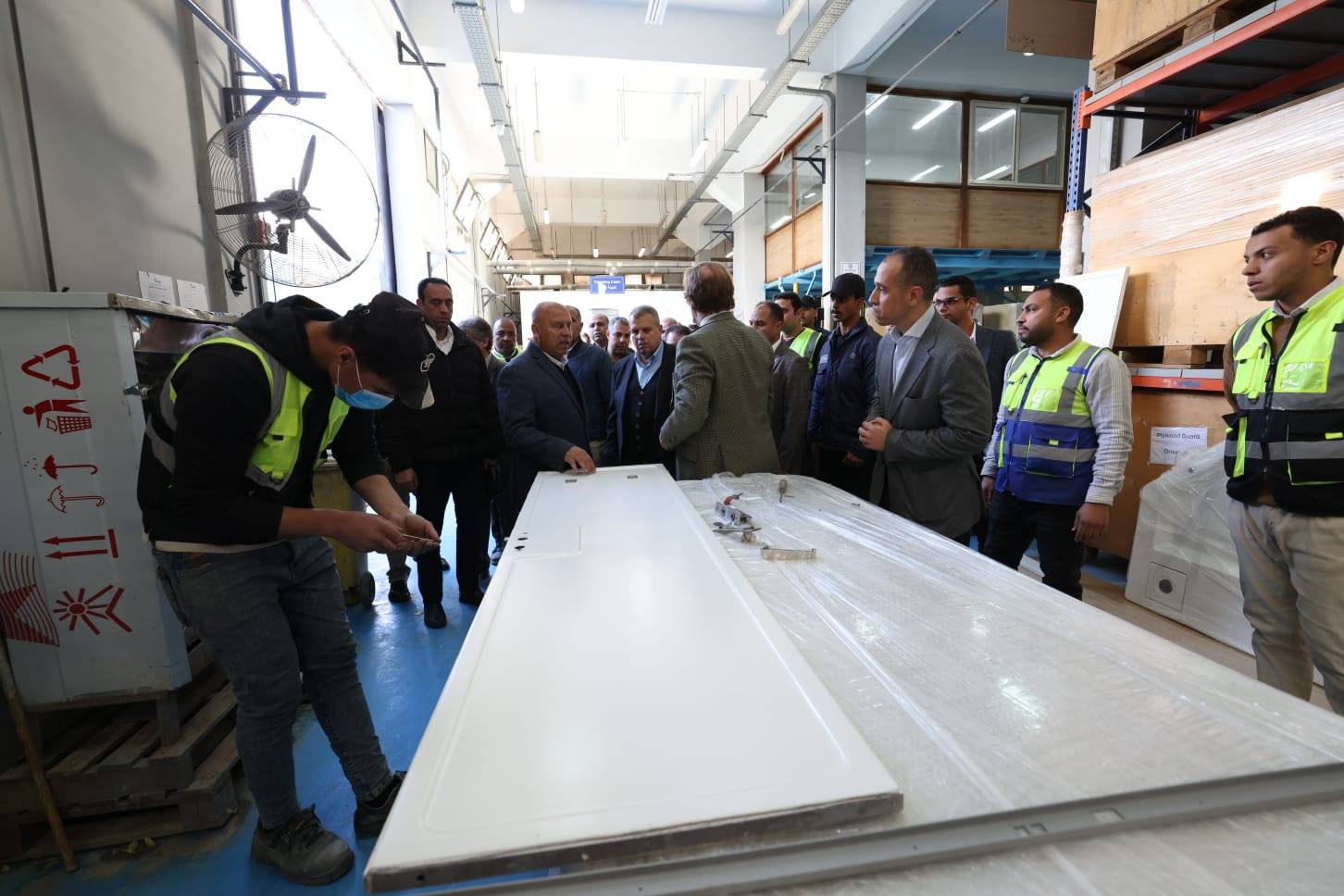 وزير النقل يتفقد ورش كوم أبو راضي وشركة كولواي مصر