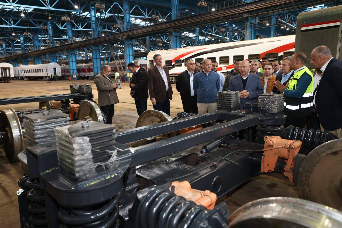 وزير النقل يتفقد ورش كوم أبو راضي وشركة كولواي مصر