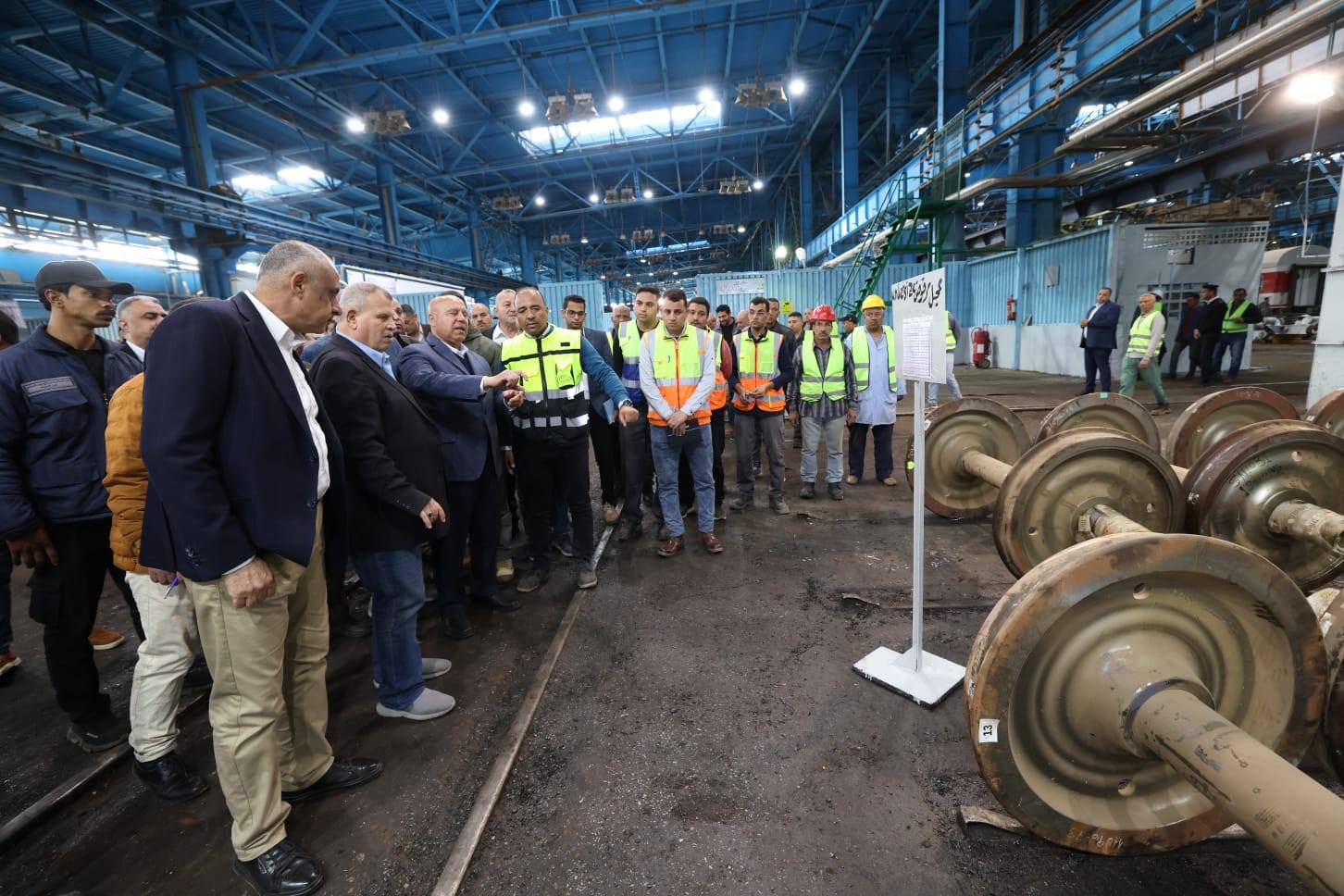 وزير النقل يتفقد ورش كوم أبو راضي وشركة كولواي مصر