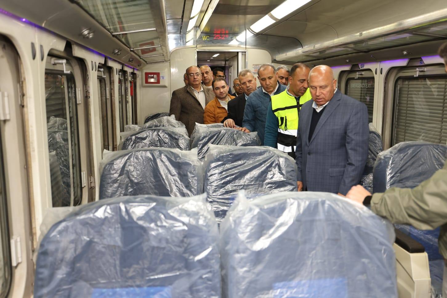 وزير النقل يتفقد ورش كوم أبو راضي وشركة كولواي مصر