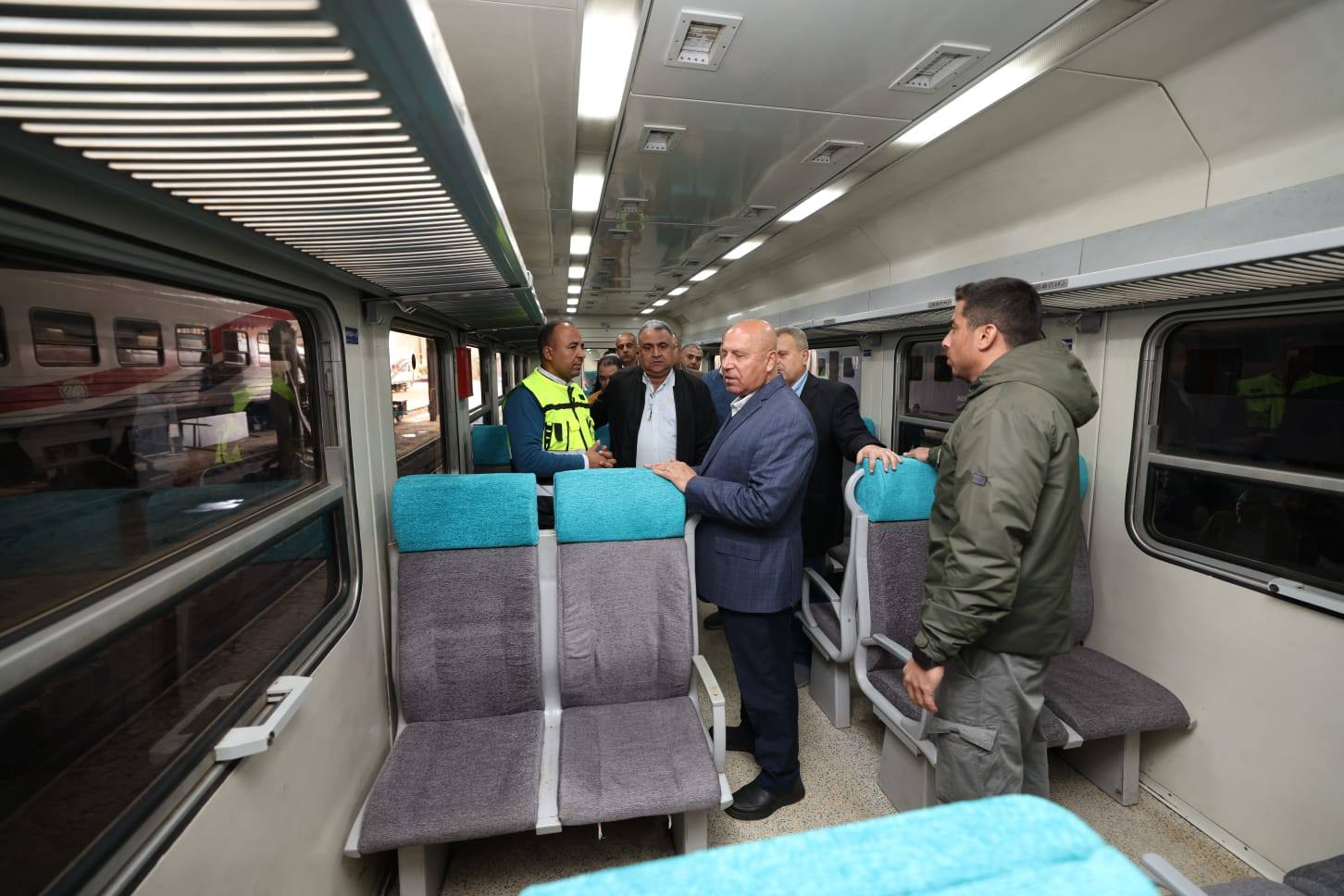 وزير النقل يتفقد ورش كوم أبو راضي وشركة كولواي مصر