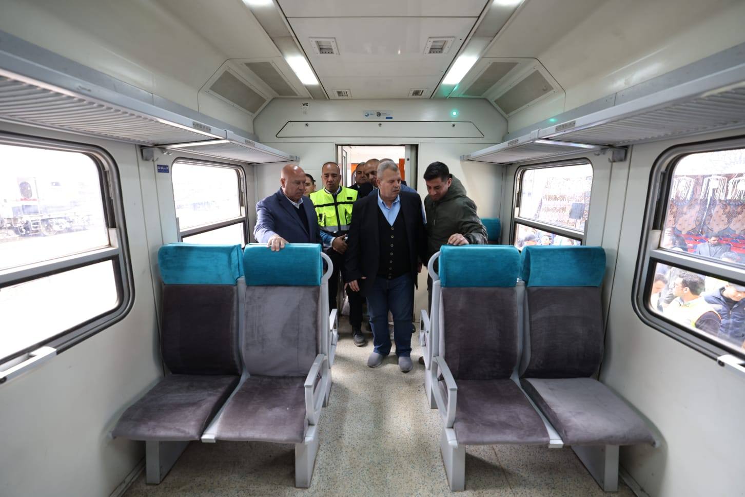 وزير النقل يتفقد ورش كوم أبو راضي وشركة كولواي مصر