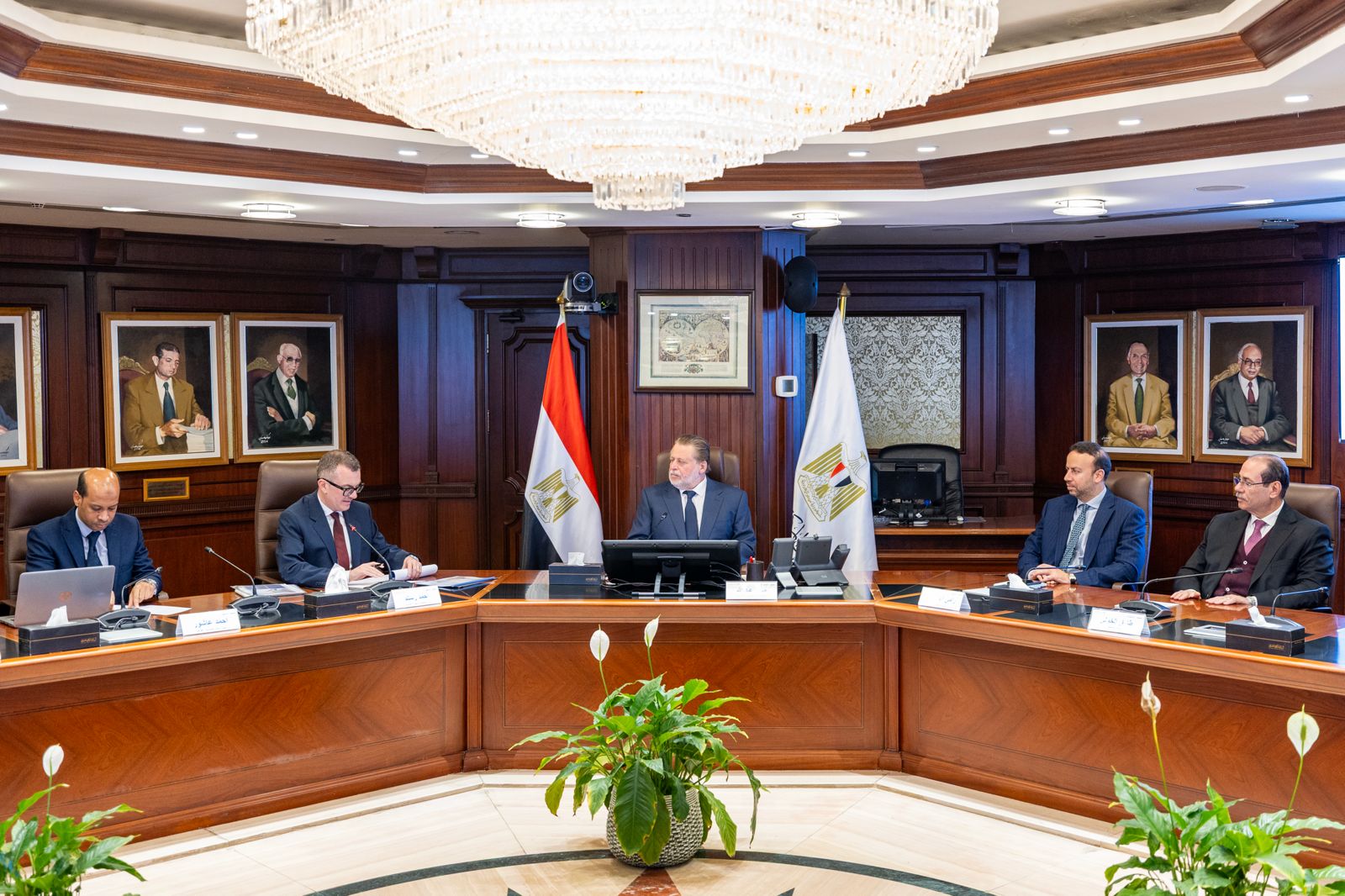 محافظ البنك المركزي المصري يجتمع مع وزير التخطيط