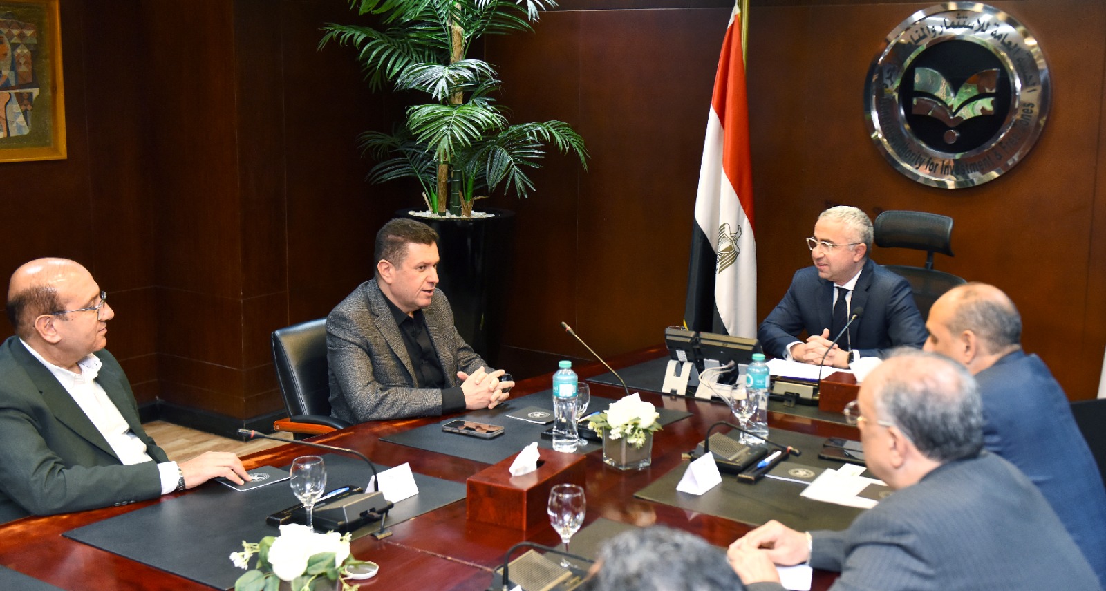 هيئة الاستثمار تجتمع مع رئيس شركة موفينج فيرت إيجيبت