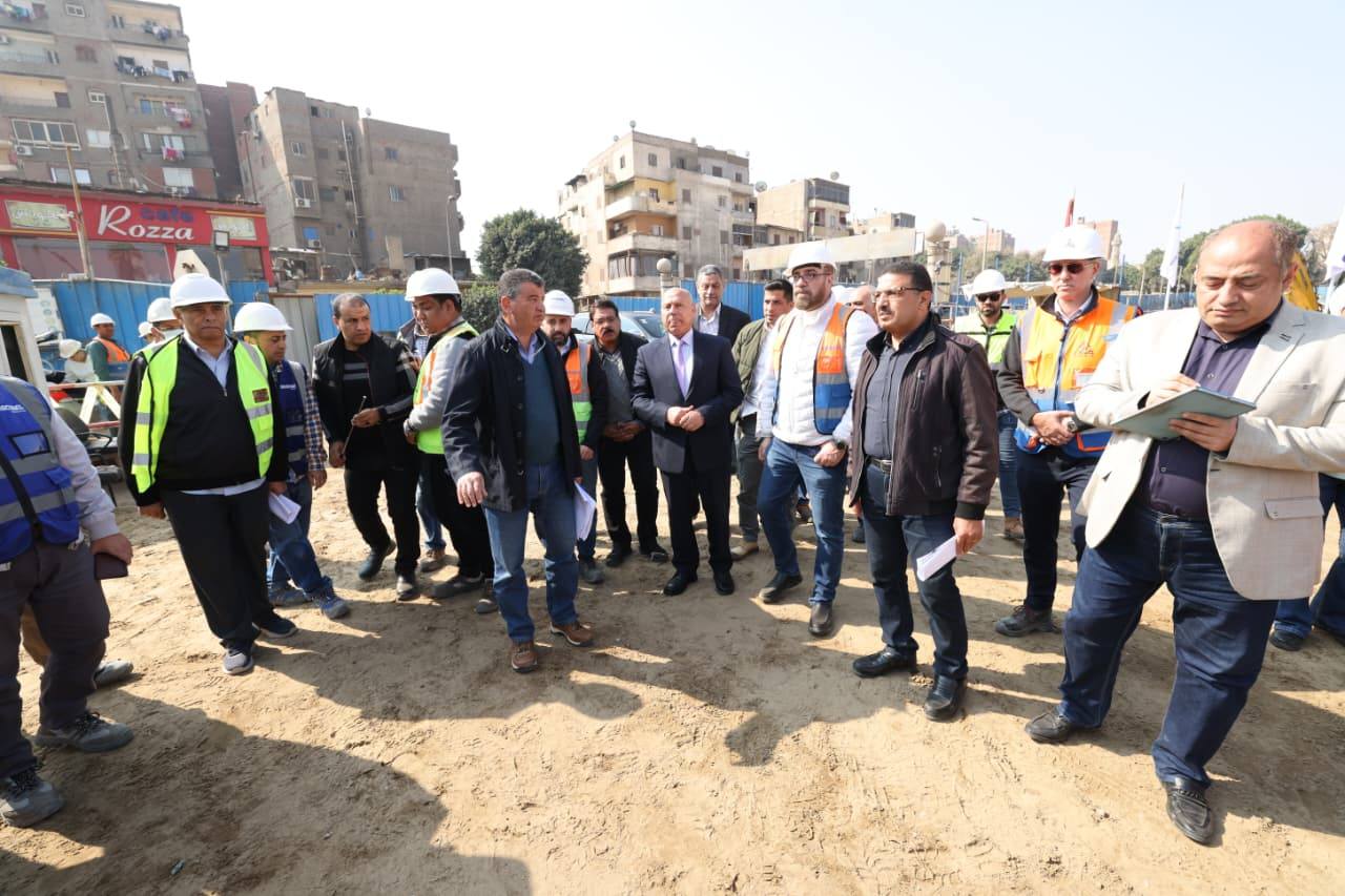 وزير النقل يتفقد محطة الملك الصالح بالخط الرابع للمترو