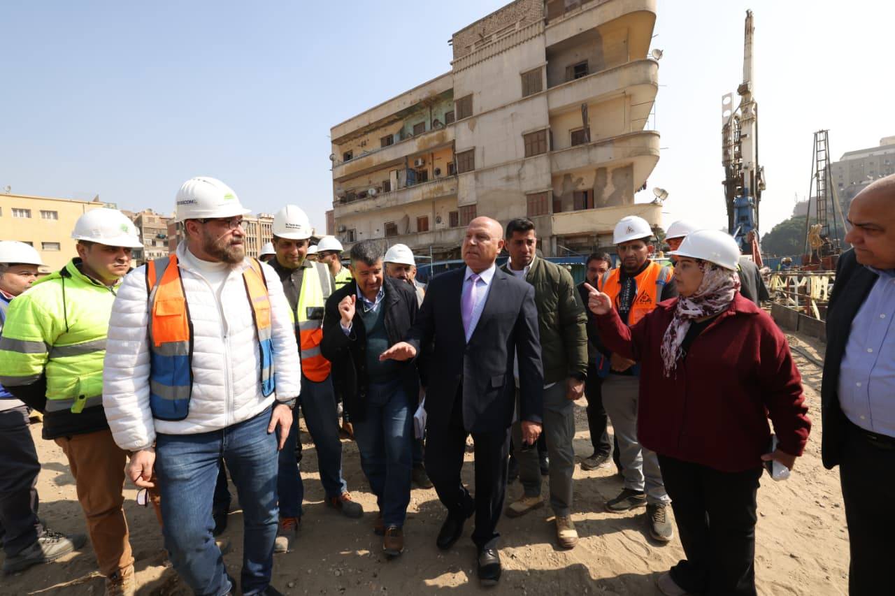 وزير النقل يتفقد محطة الملك الصالح بالخط الرابع للمترو