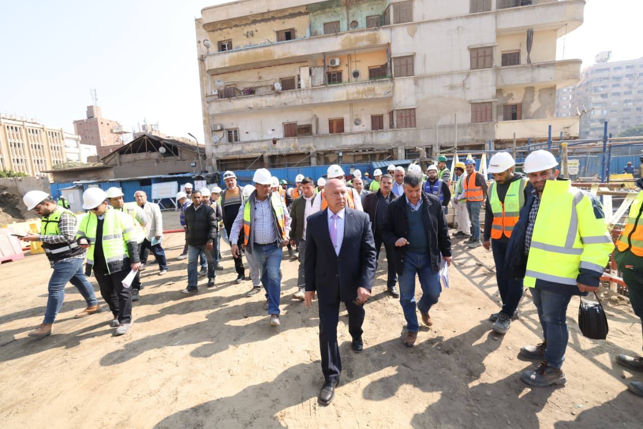 وزير النقل يتفقد محطة الملك الصالح بالخط الرابع للمترو