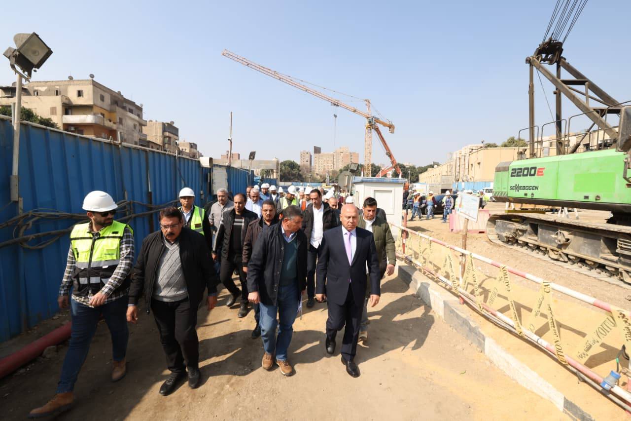 وزير النقل يتفقد محطة الملك الصالح بالخط الرابع للمترو