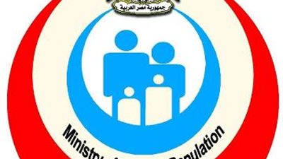 «الصحة» تطالب بعدم التعرض لأشعة الشمس وارتداء النظارات الشمسية