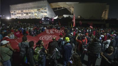  اشتباكات بين عمال المترو المضربين والشرطة البرازيلية