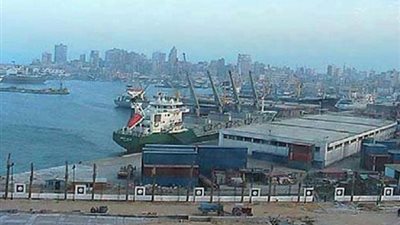 وصول 112 ألف طن بوتجاز وبضائع وزيوت لموانئ السويس