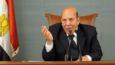 «لبيب»: رفع العلم على جميع المصالح الحكومية والشركات الخاصة